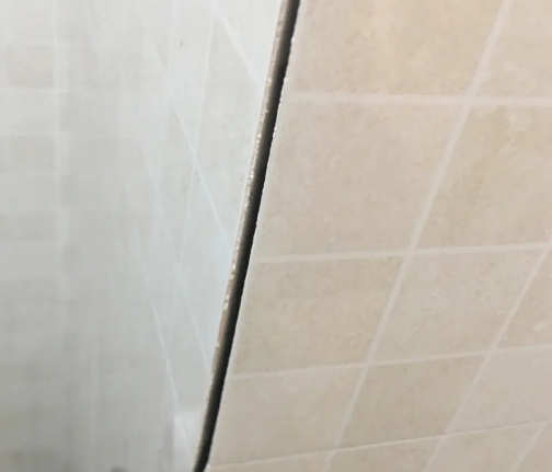 慈溪瓷砖空鼓维修公司分享阳台瓷砖脱落的修复过程可以分为以下几个步骤