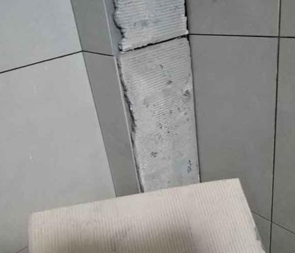 慈溪瓷砖空鼓维修公司分享下厨房瓷砖脱落的补救措施。